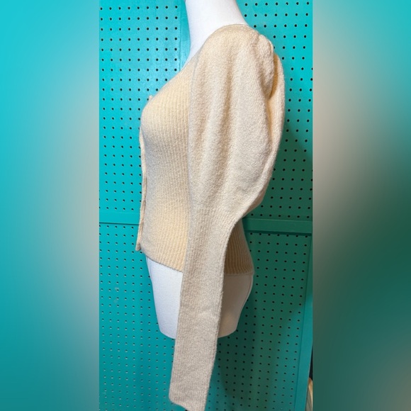 Urban Outfitters Cream Ribbed Button-Up Sweater. XS. Great Condition. - Picture 3 of 10